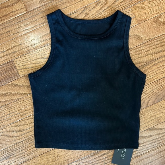 Basic Stitch Tops - Women’s black crop top